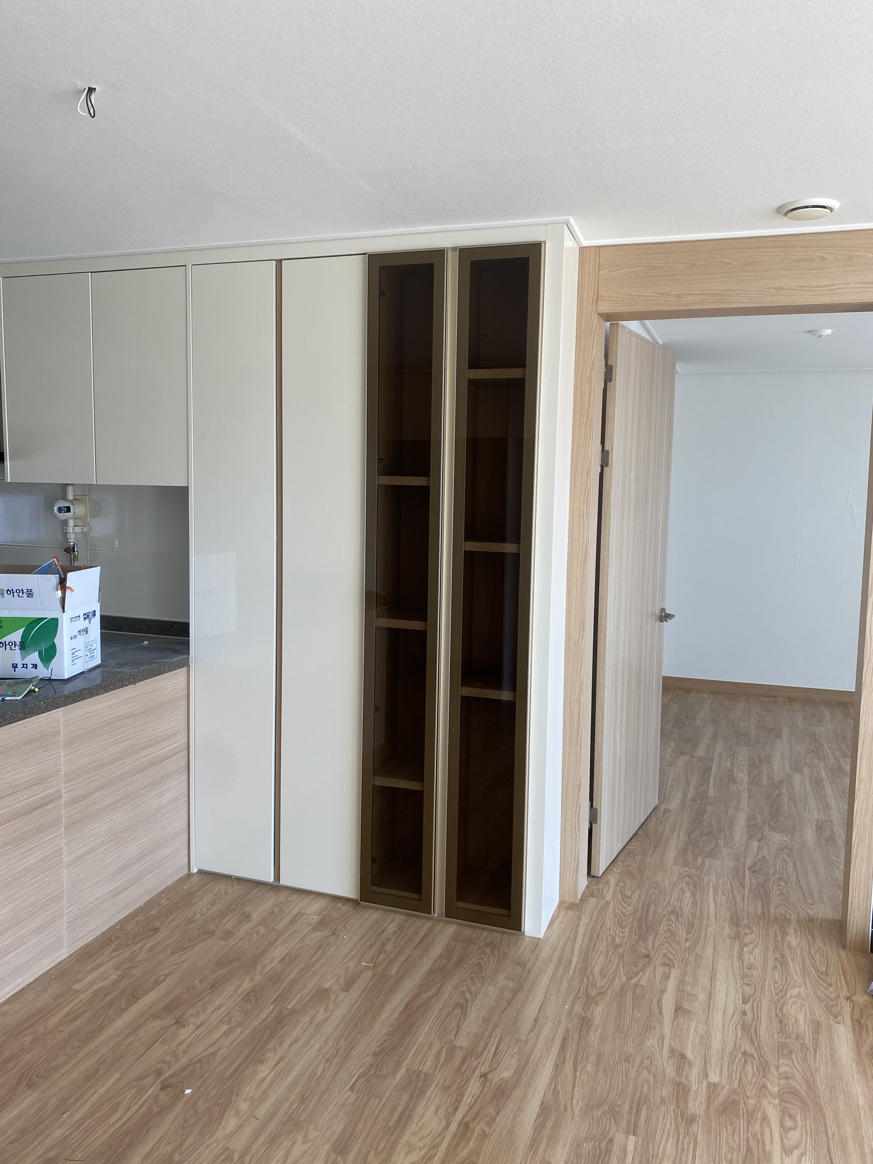 주방 인접 수납장 리폼 후