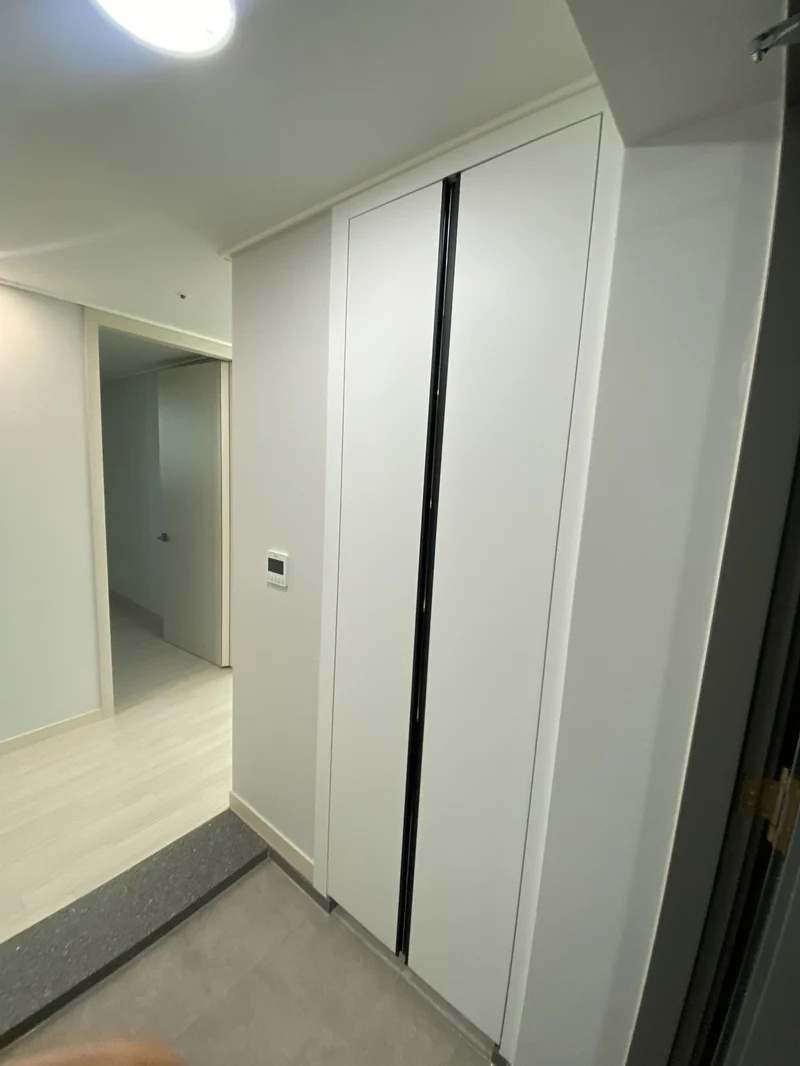 드레스룸수납장 문짝 교체 전