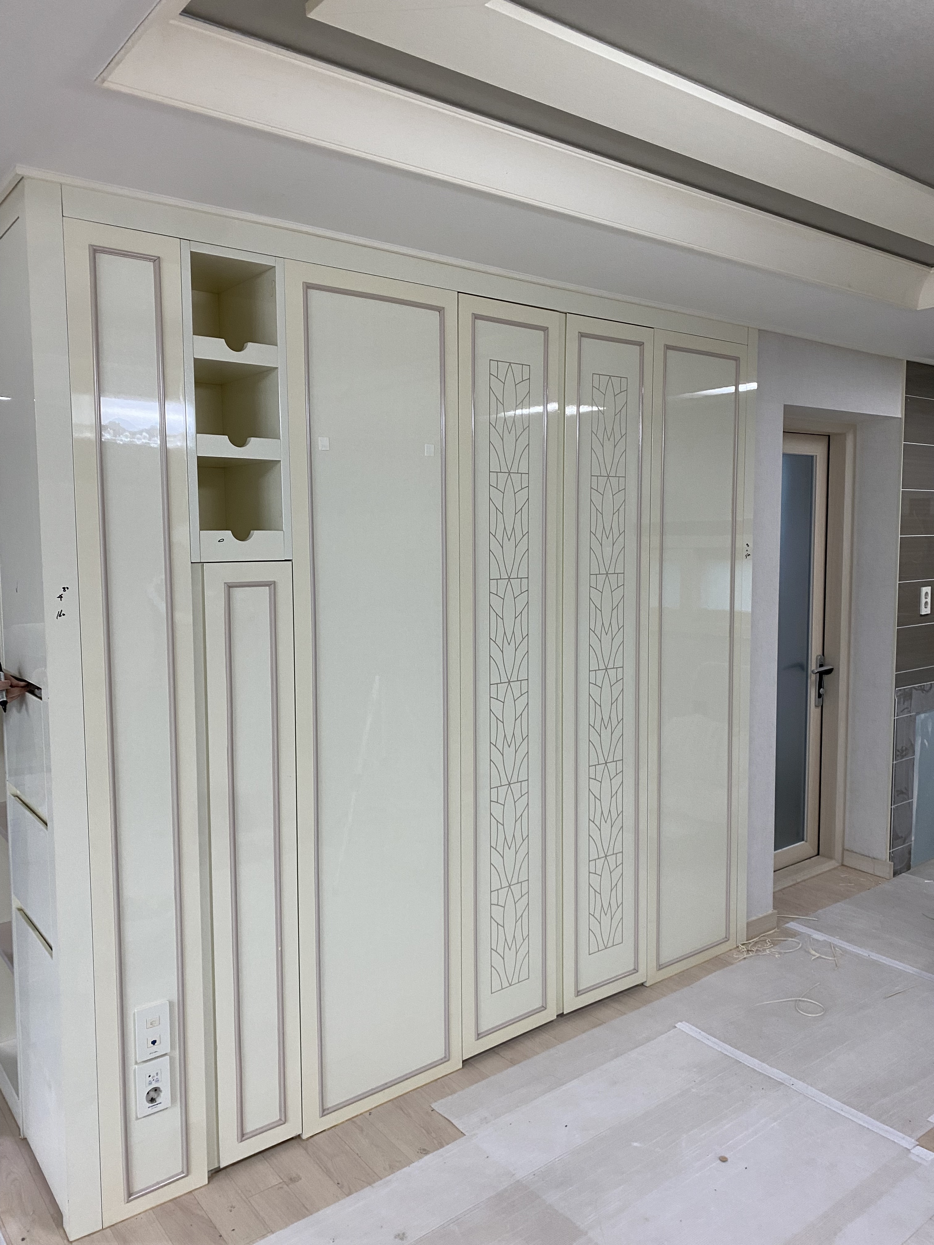 수납장 도어 처짐 교정 전